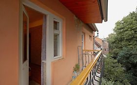 Apartment With Courtyard